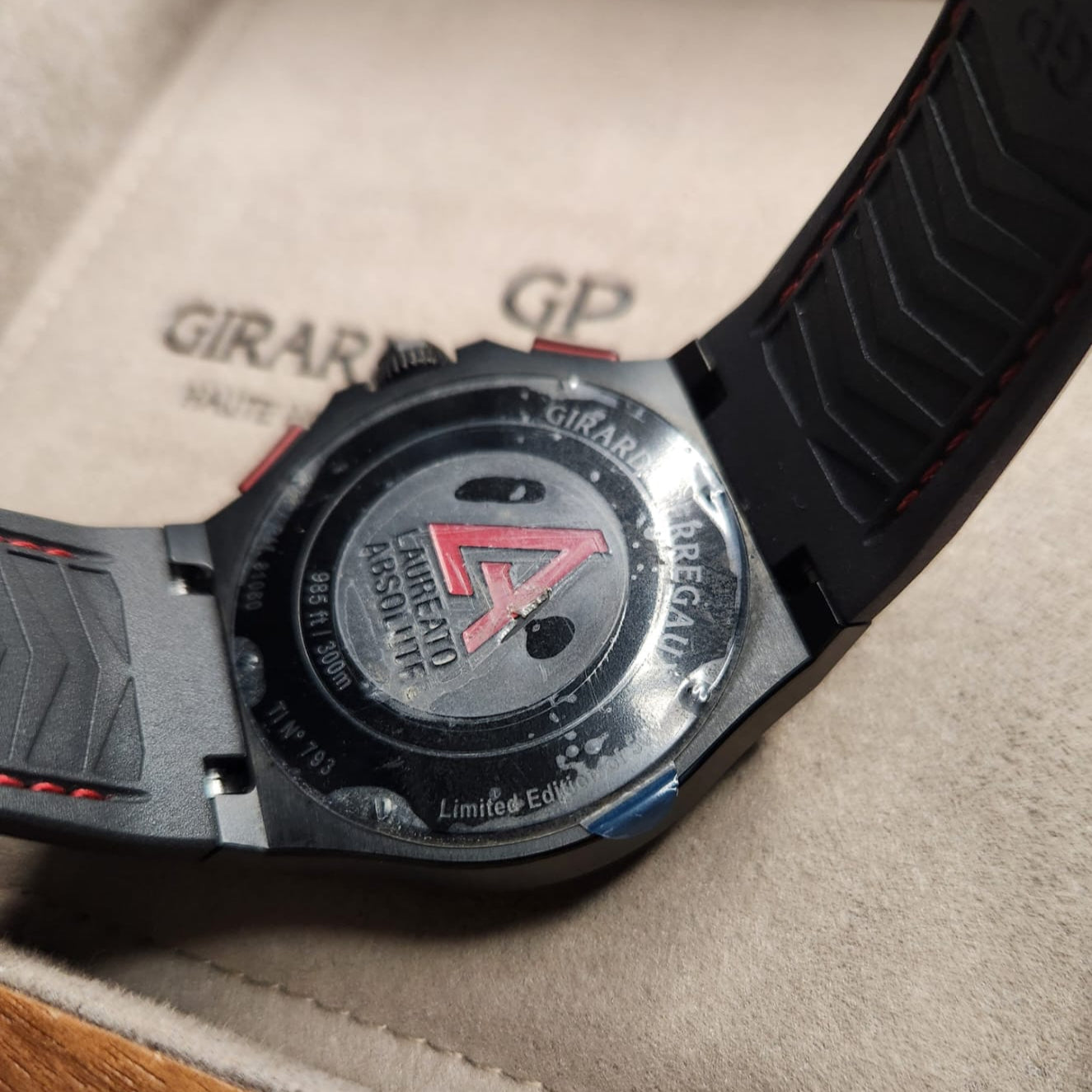 Girard-Perregaux Laureato Absolute Passion (Consignación)