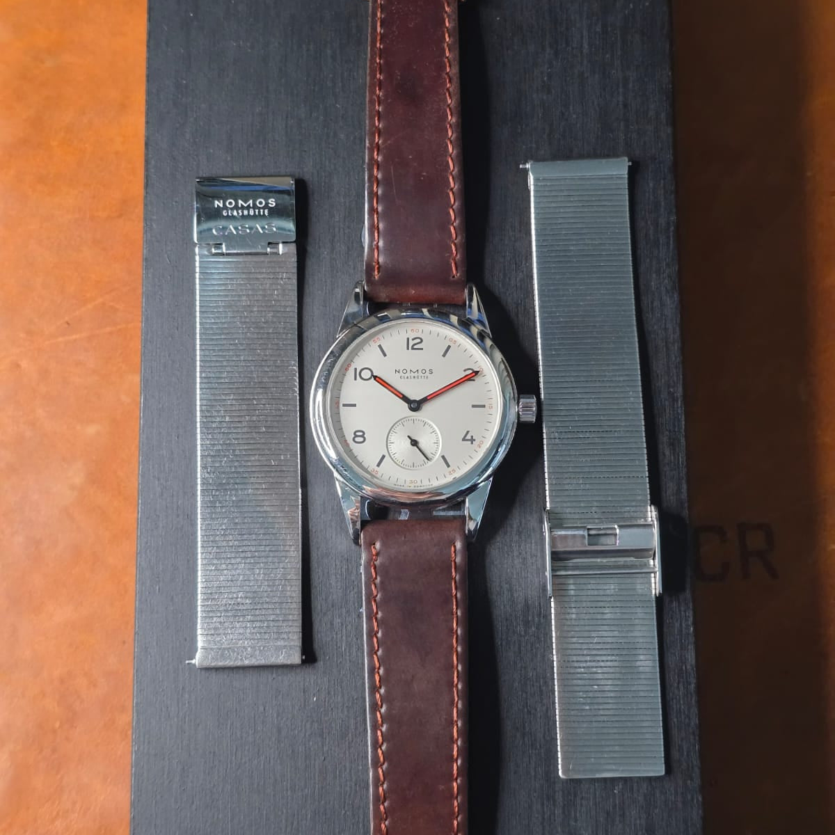 Nomos Club (Consignación)