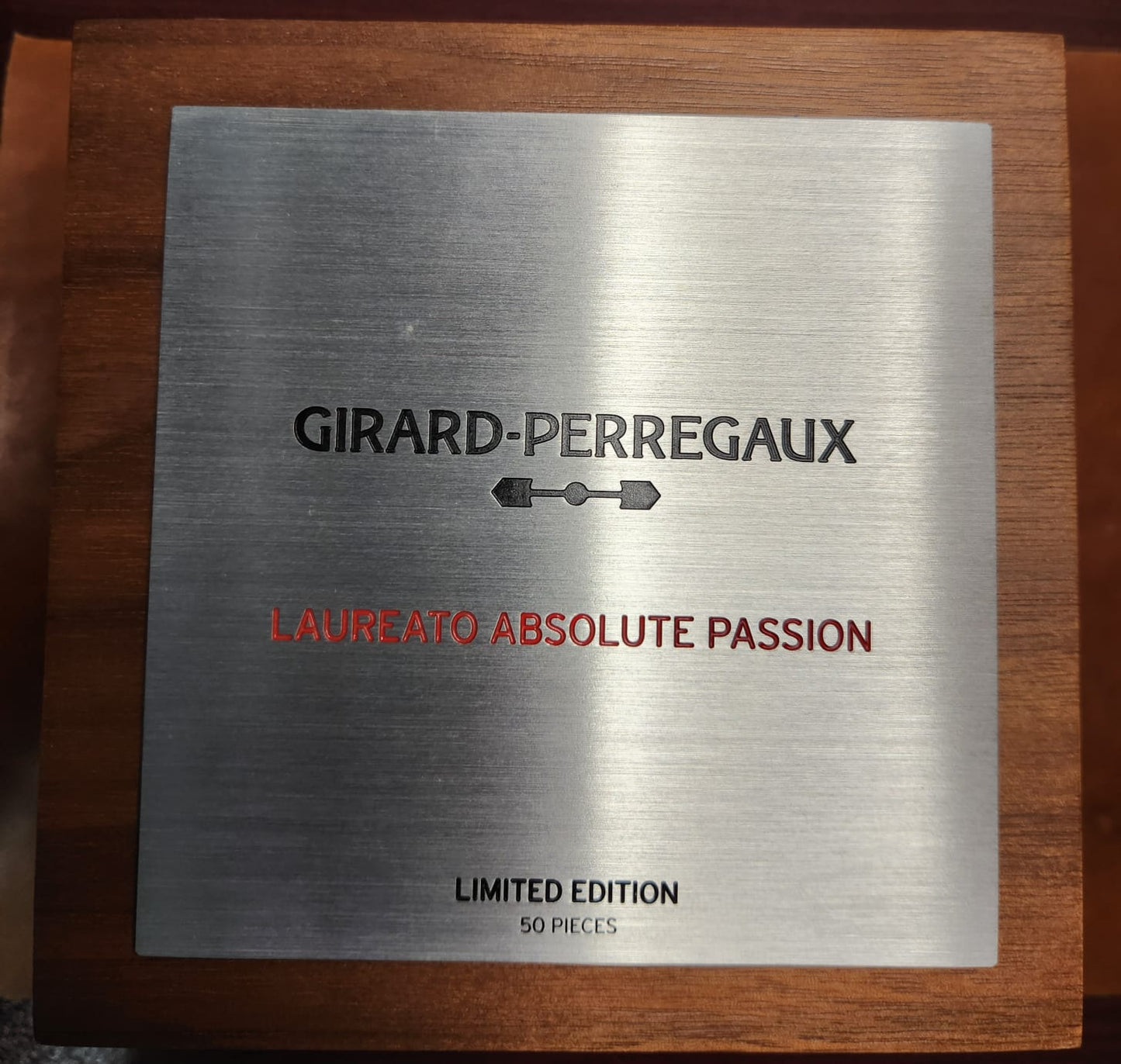 Girard-Perregaux Laureato Absolute Passion (Consignación)